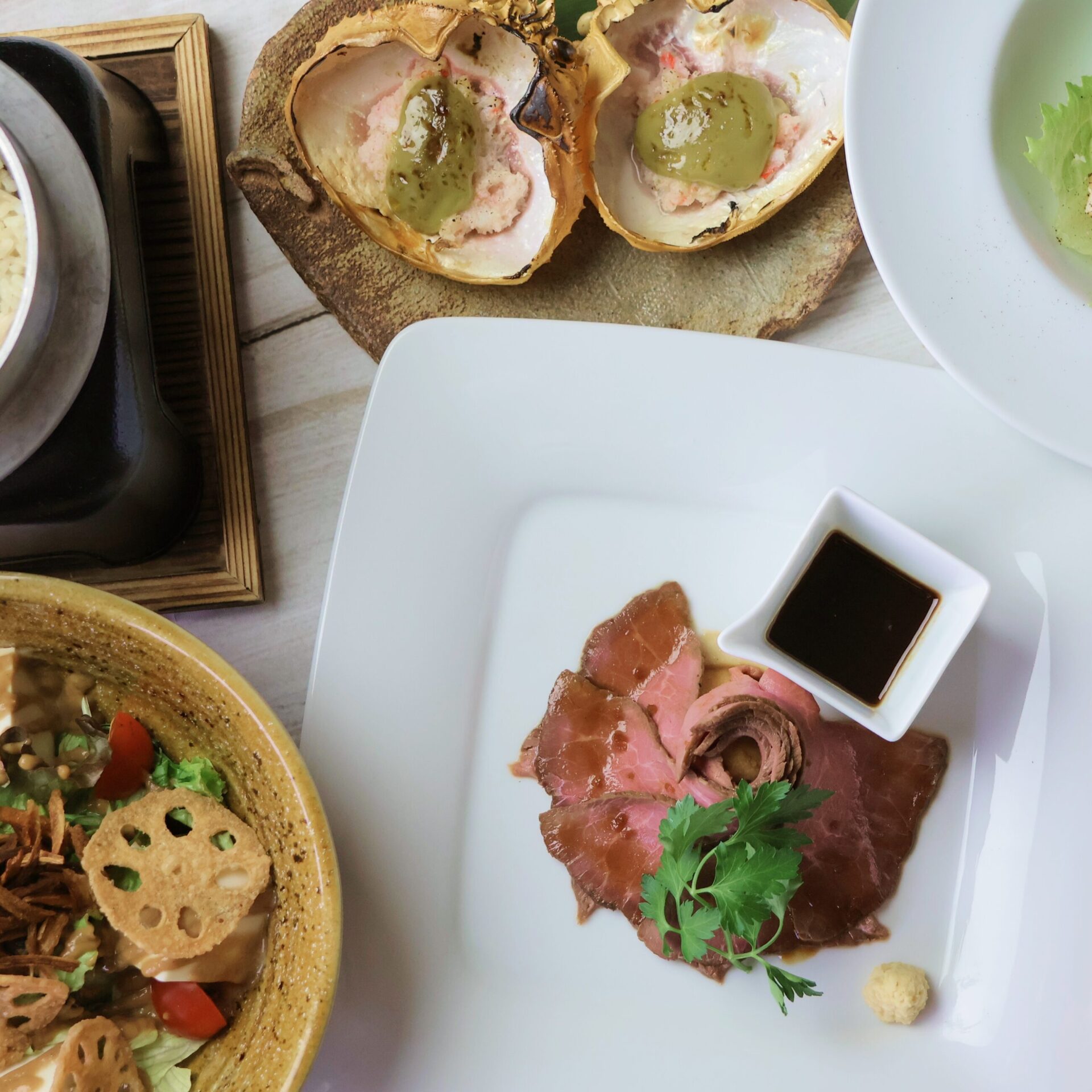 女子会にも喜ばれる、肉と魚介が楽しめる堪能プラン