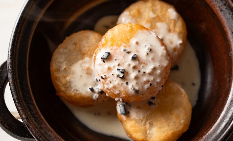 しみしみ大根のトリュフクリームソースがけ