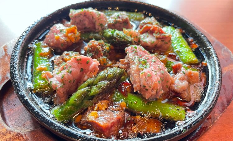 牛肉とアスパラの旨アヒージョ