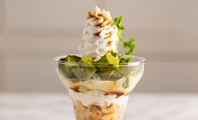 抹茶わらび餅パフェ