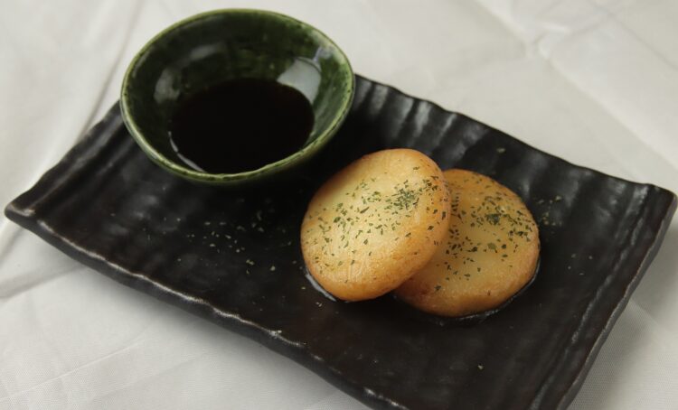 バター風味のカマンベールじゃがもち 特製ソース