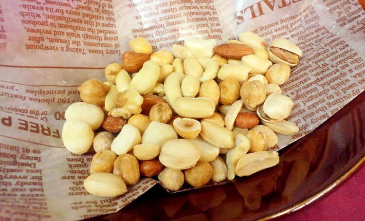 ミックスナッツ