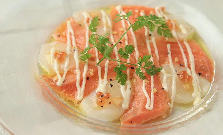帆立とイクラカルパッチョ