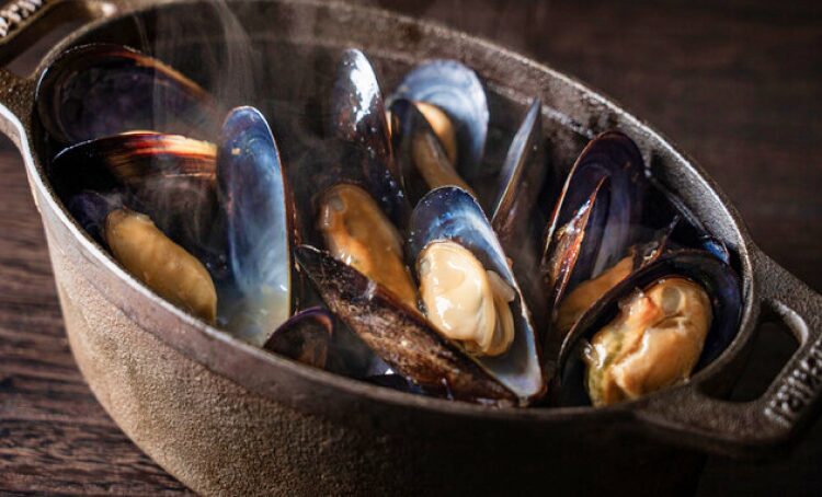 ムール貝の濃厚ワイン蒸し