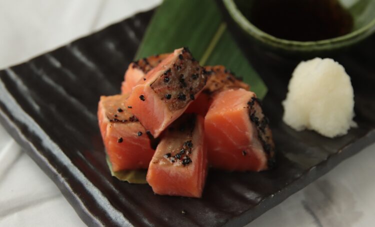 とろサーモンの炙り〜オリジナル藻塩ぽん酢で〜