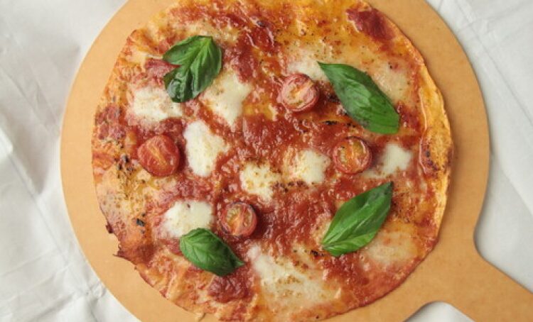 水牛モッツァレラの濃厚マルゲリータピッツァ