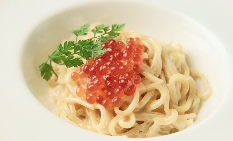 雲丹香るソースとイクラの贅沢クリームパスタ