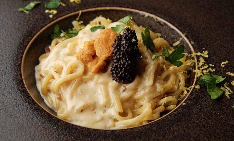 生雲丹とランプフィシュキャビアのレモンクリームパスタ