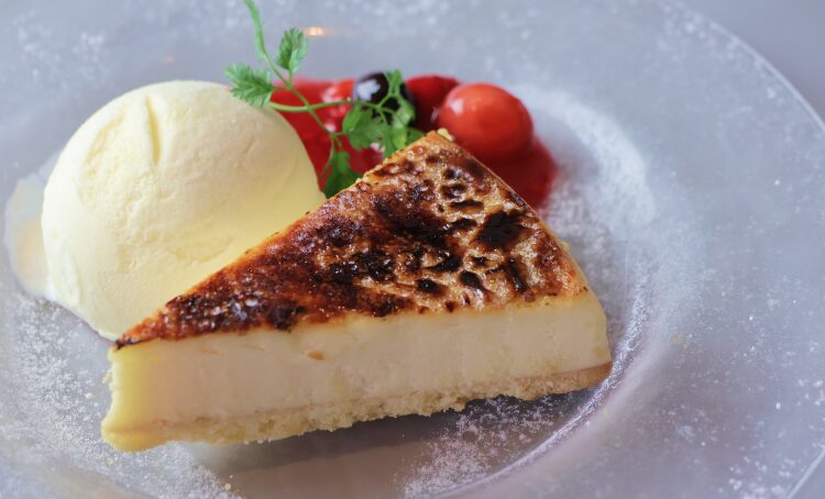 ブリュレチーズケーキ バニラアイス添え