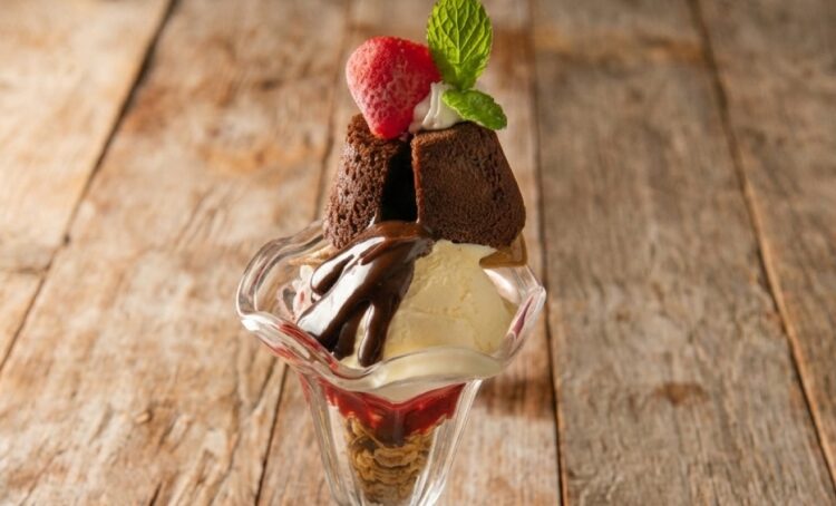 フォンダンショコラパフェ<br />
（関東エリア）