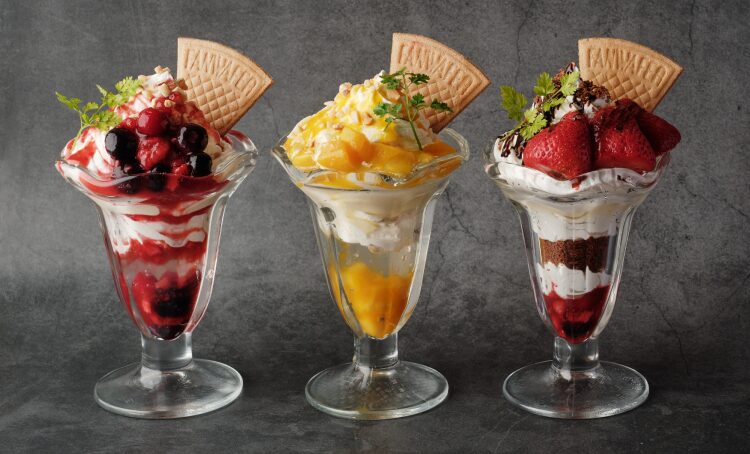 チョコストロベリーパフェ<br />
（関西エリア）