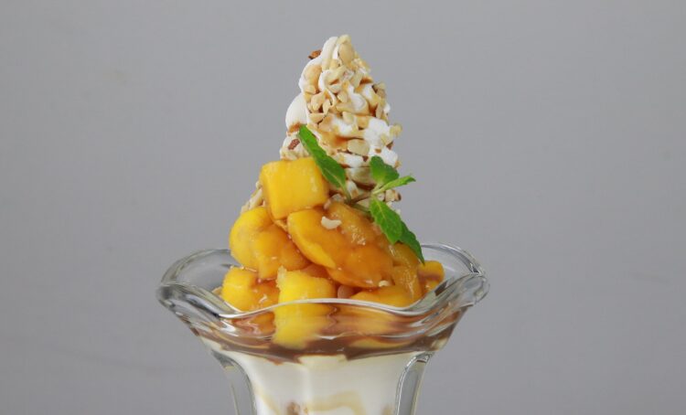 キャラメルマンゴーパフェ