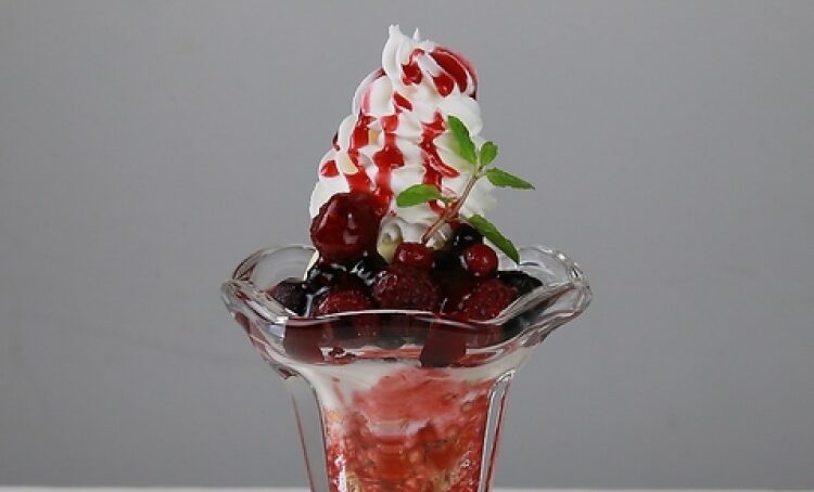 ベリー＆ベリーパフェ<br />
（関東エリア）